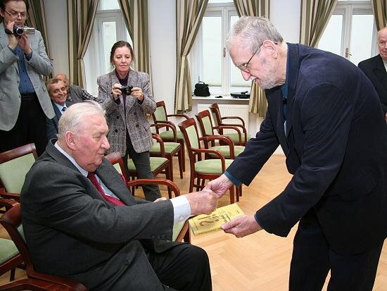 Krst publikácie Ako písať a komunikovať 12.decembra 2011